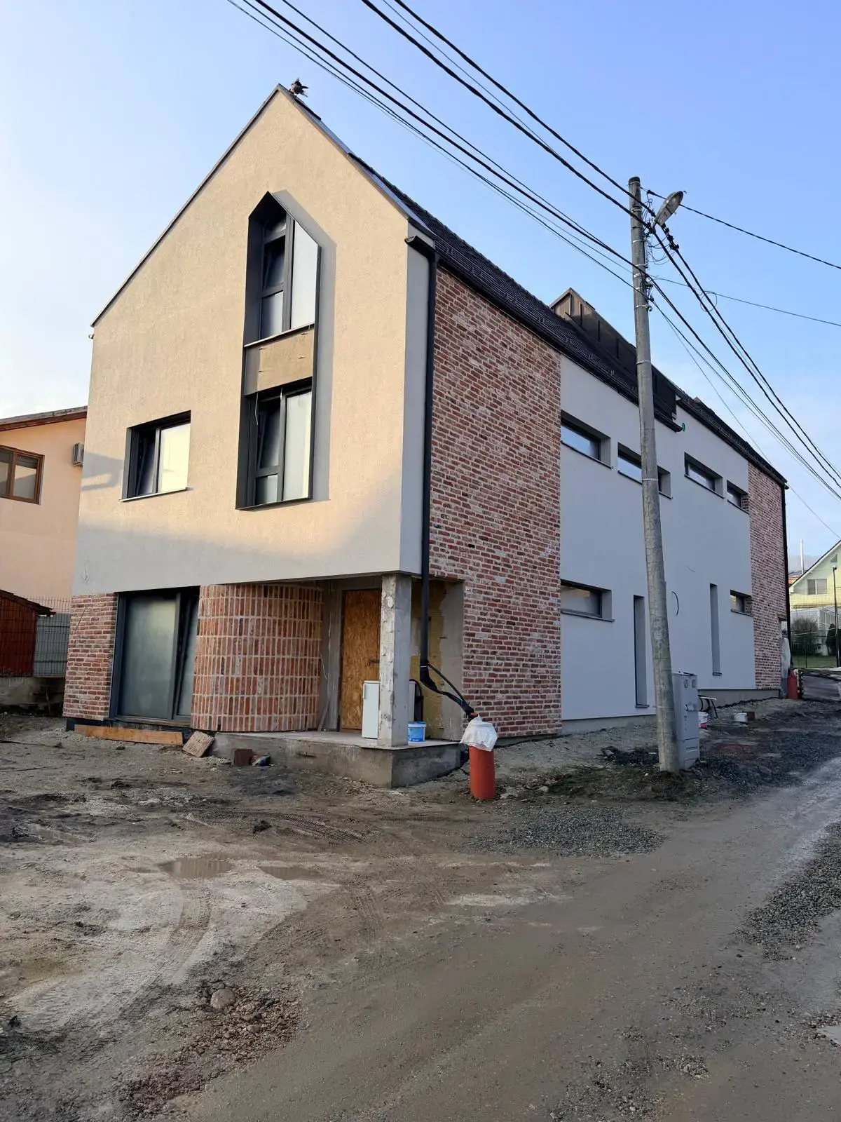 House T — 10
