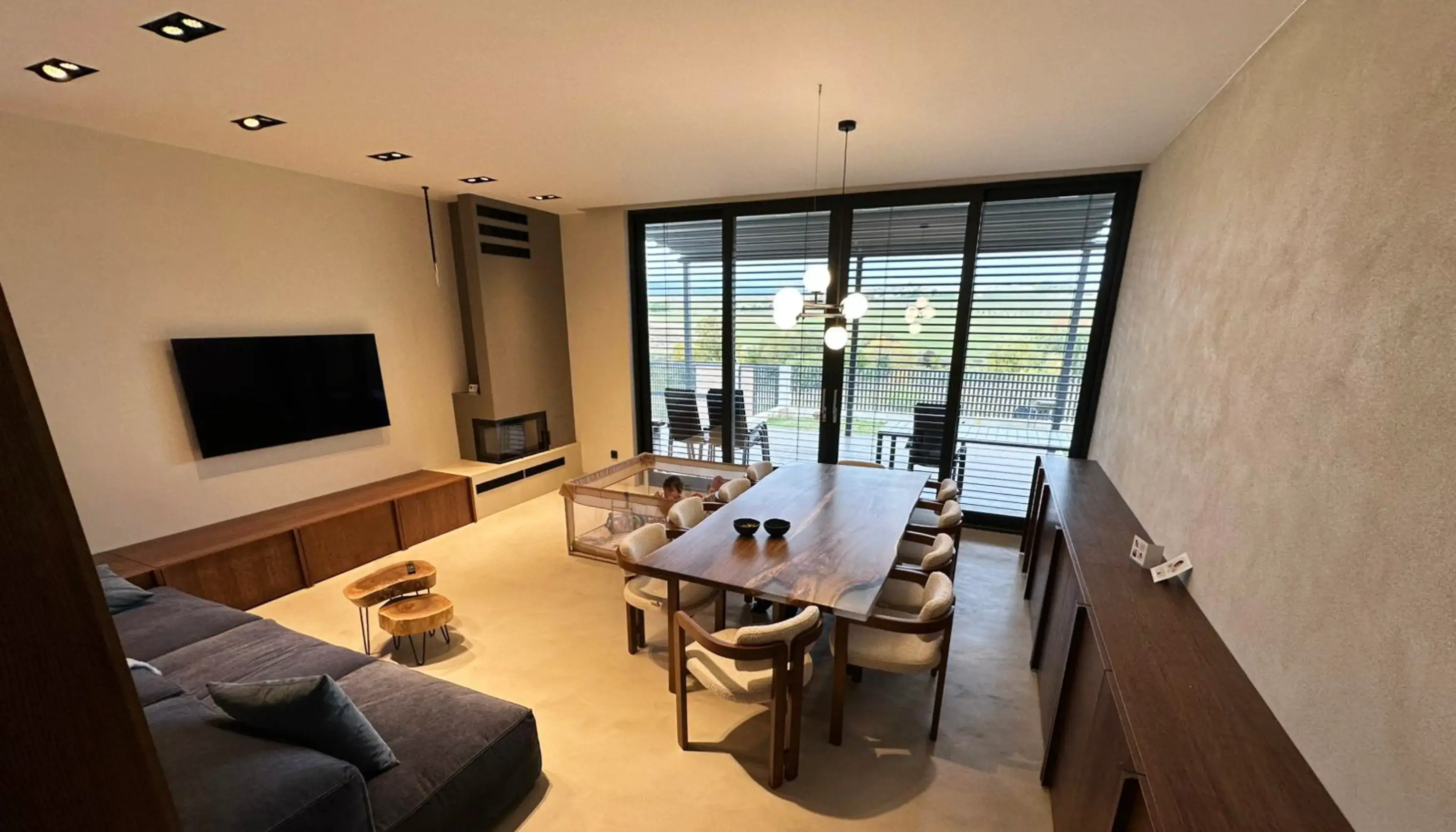 House F Interior — 25
