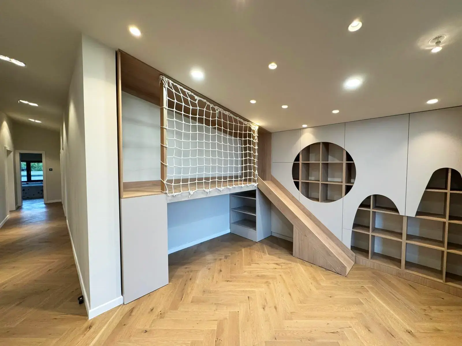House F Interior — 38